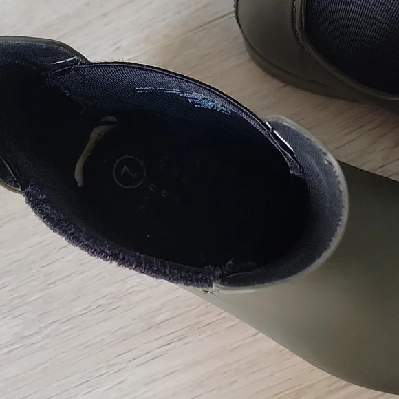 Chelsea Rain Boots, green, size 7 - Picture 9 of 10